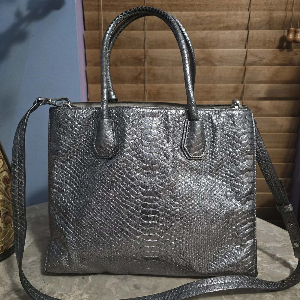 Michael Kors Mercer Medium Messenger Silver Snake Print Leather 3-in-1 Handbag - Picture 3 of 13
